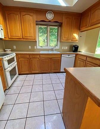 3rd image of 260 Grenadier Cir