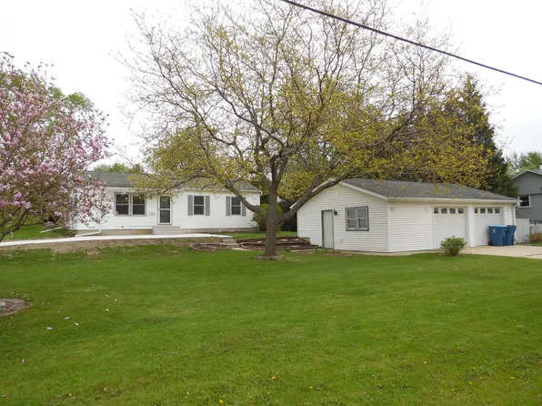 604 E Graham St, Dixon, IL 61021