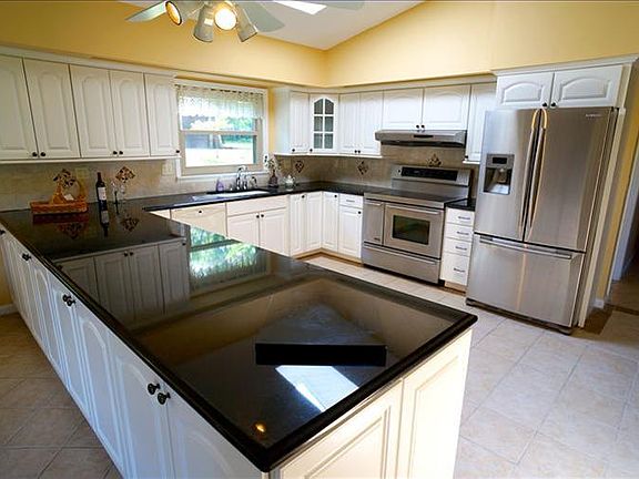 3rd image of 3290 Southfield Dr