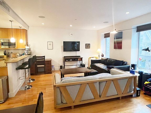 3rd image of 232 E 50th St APT 2