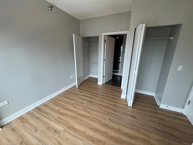 647 W Wayman St — Photo 3