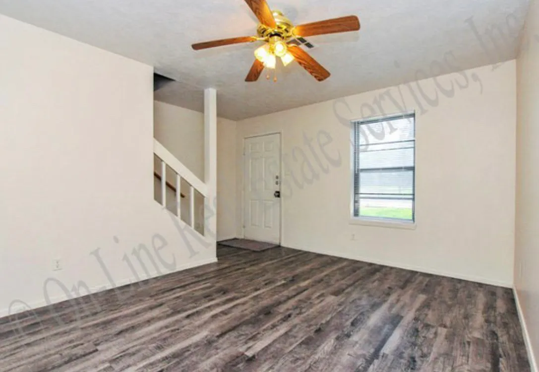 2 bed, 1.5 bath, 944 sqft, $925 — Photo 2
