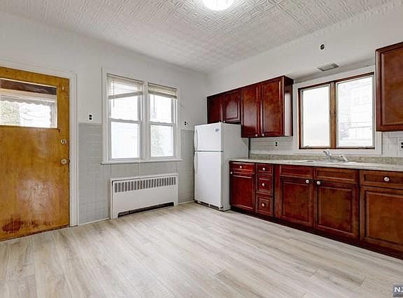 4th image of 58 Westervelt Ave Floor 1