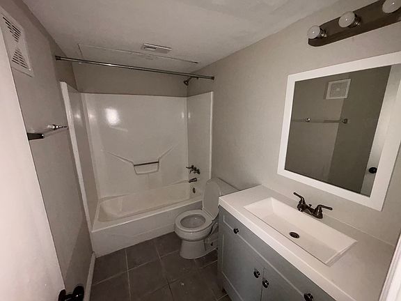 4th image of 5905 Lewis St APT 302