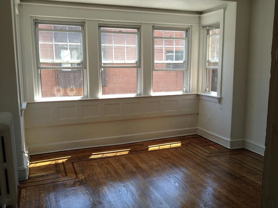 1st image of 300 Catharine St Floor 2