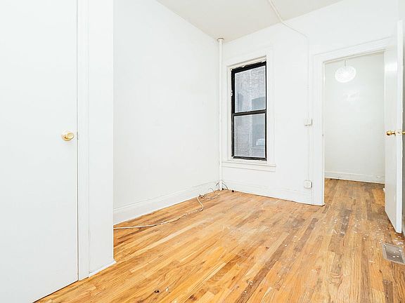 5th image of 1428 Putnam Ave #1B