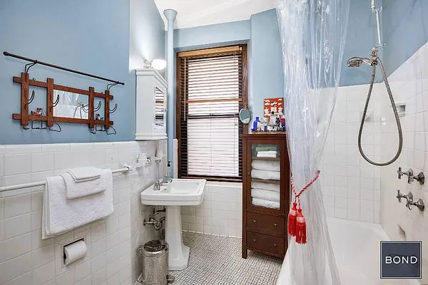 Sold by Bond New York | media 4