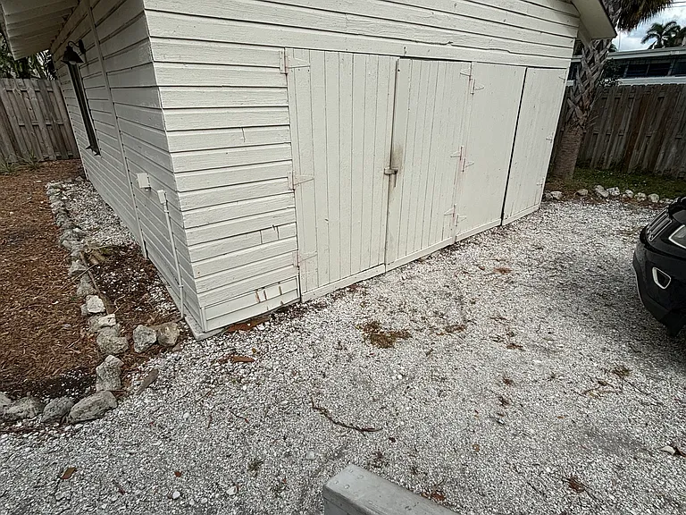 1775 Bay St — Photo 16