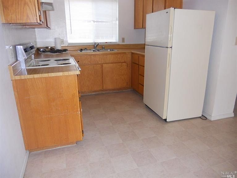 2nd image of 420 Montezuma St APT C