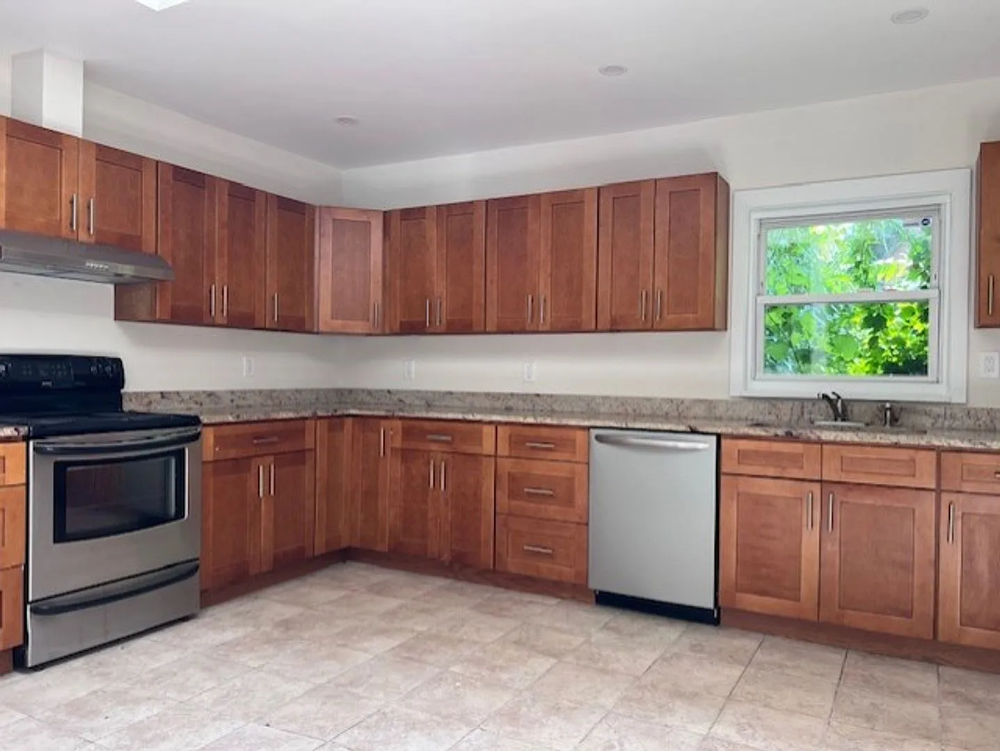 Large 4 bedroom, 2 1/2 bath home for rent in Ravena, NY on Rt 9W — Photo 3