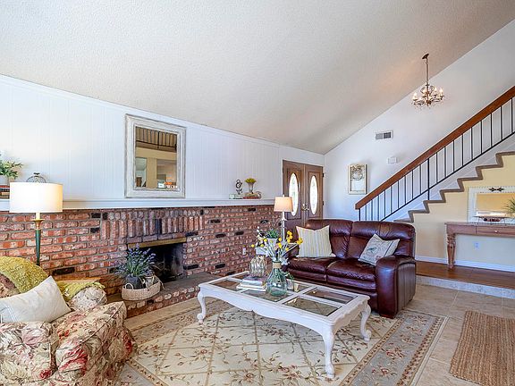 4th image of 71 W Bonita Dr