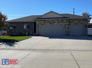 4221 Indianhead Rd, Grand Island, NE 68803