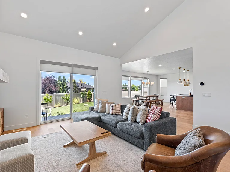 690 S Edge Ln — Photo 18