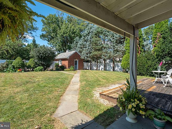 3rd image of 1418 Esbenshade Rd