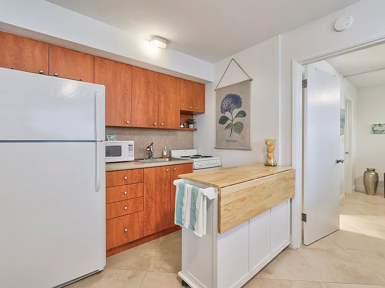 3230 NE 13th St #103 — Photo 5