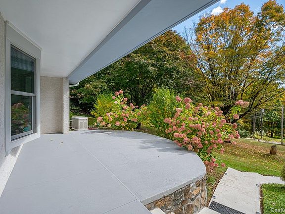 5th image of 18 Blueberry Hill Road