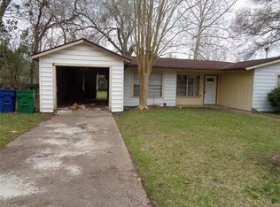 823 Akers St, Angleton, TX 77515