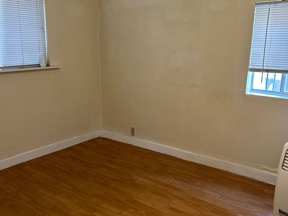 2nd image of 911 Windeler Ave #1