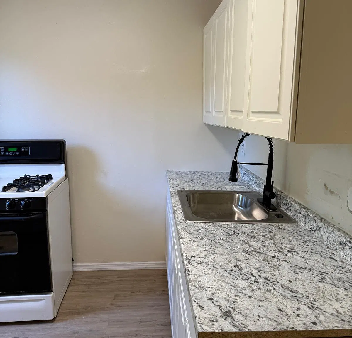 4 bed, $2,450 — Photo 1