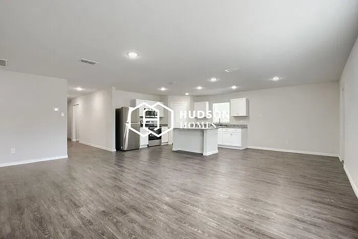 3 bed, 2.0 bath, 1600 sqft, $1,399 — Photo 4