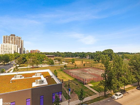 3rd image of 4343 N Clarendon Ave APT 618