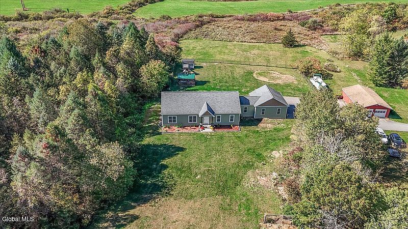 3rd image of 142 Altamont Road