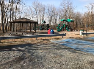 56 Lakeview Dr, Helmetta, NJ 08828