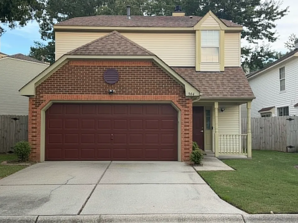 944 Ivystone Way