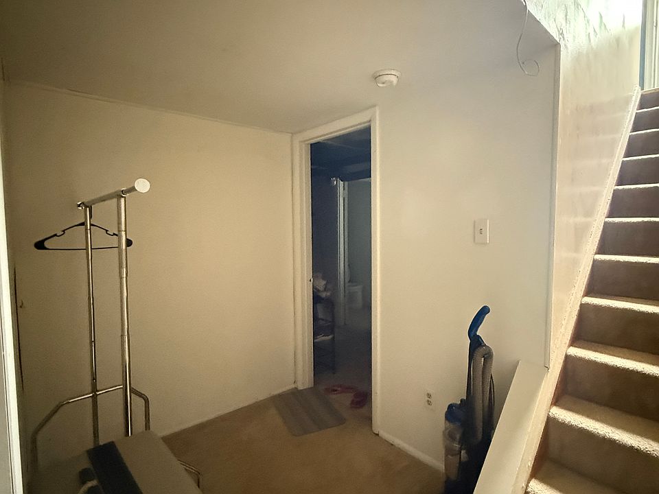1st image of 920 Stormont Cir