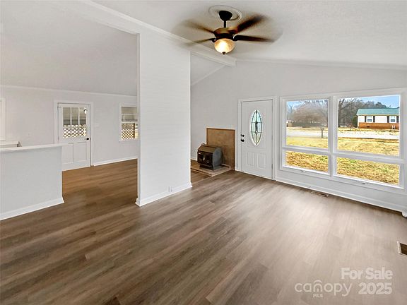 4th image of 185 Crosswhite Ln