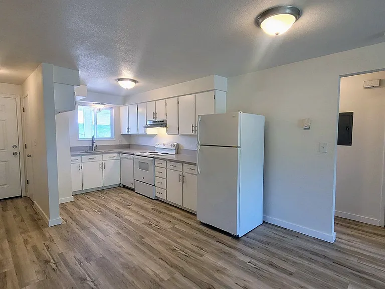 624 NE Housley Ave #6 — Photo 6