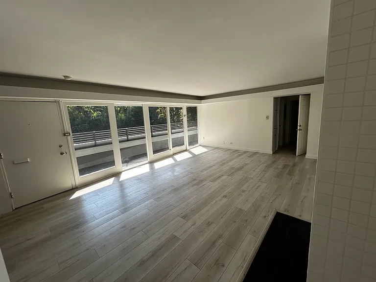 939 Hilgard Ave — Photo 5