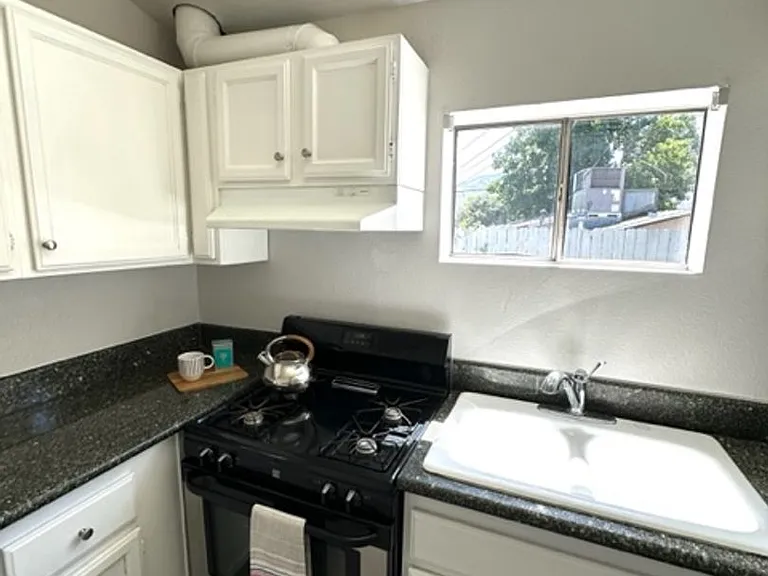 2404 Fairway Ave — Photo 5