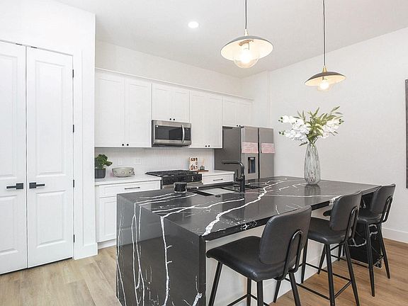 4th image of 6541 Sealey St