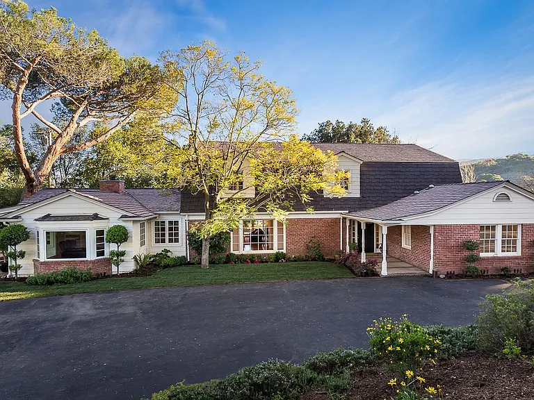 22505 Rolling Hills Rd — Photo 1
