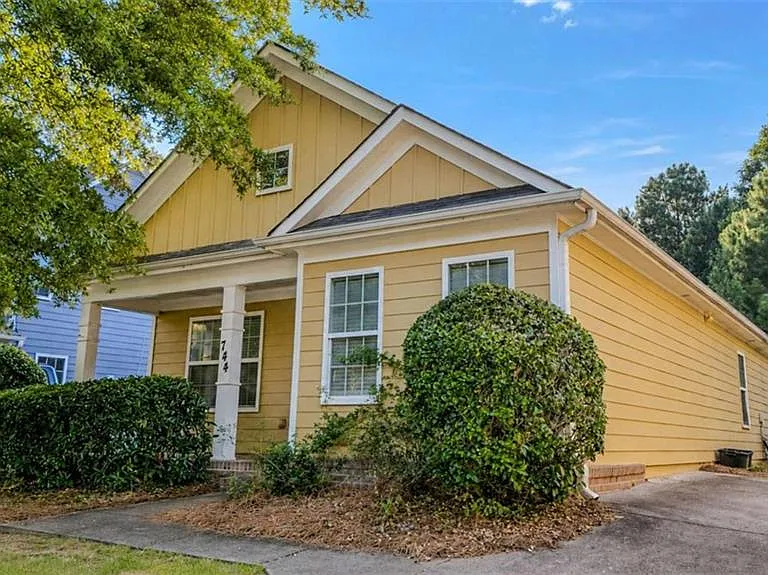 744 W Vincent Dr — Photo 3