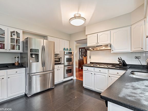 5th image of 1560 Chapel Ct