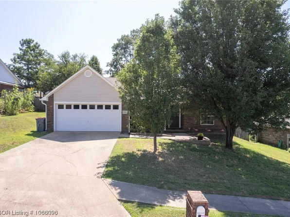 1202 N 10th St, Barling, AR 72923