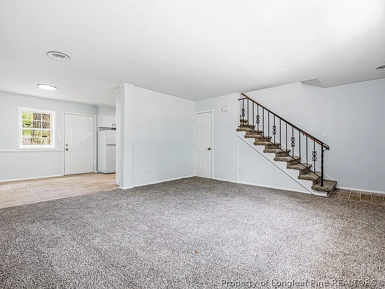 2326 Barrington Cir — Photo 9