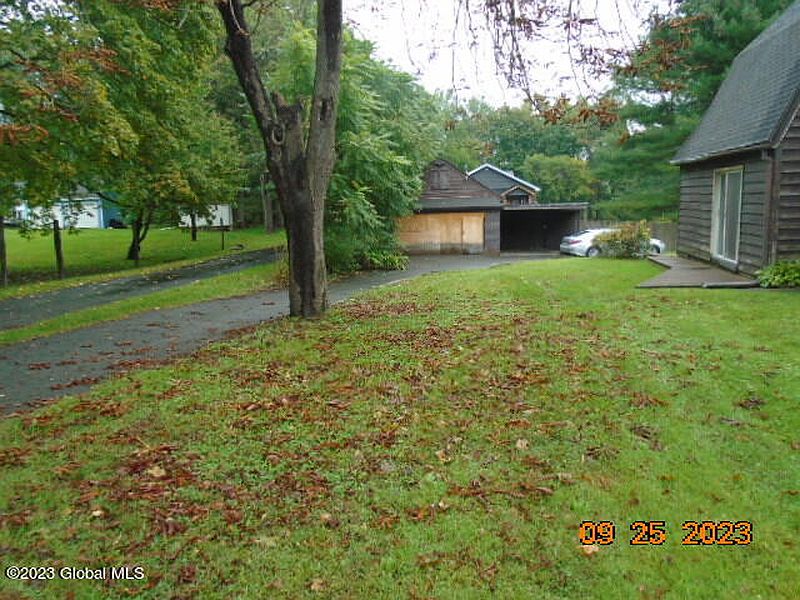 4th image of 215 Menands Road