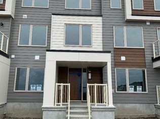 32 Limnos Ln N, Ottawa, ON K2S 0V5