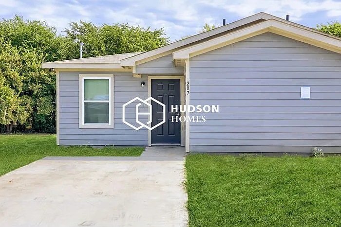 3 bed, 2.0 bath, 876 sqft, $999 — Photo 1