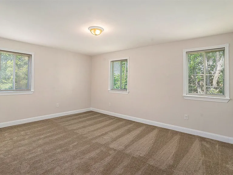 Maple Court Apartments — Photo 53