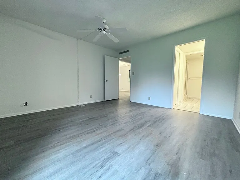 2264 Winkler Ave #107 — Photo 13