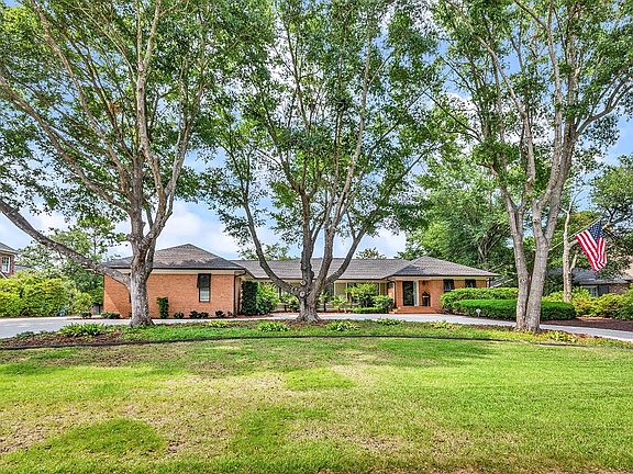 3rd image of 406 Dunes Dr.