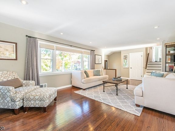 4th image of 76 Hillcrest Ave