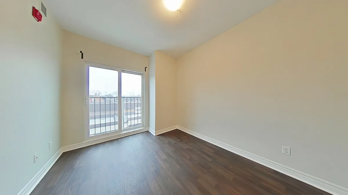 Building Photo - 940 Bloor St W #202