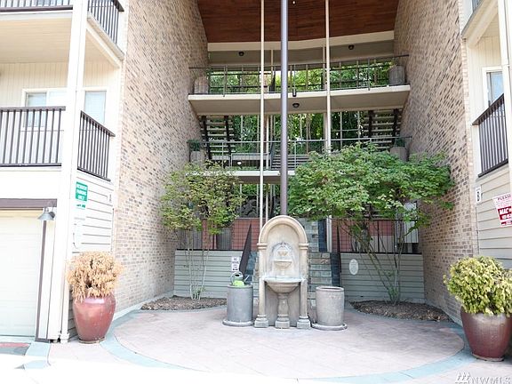 2nd image of 130 105th Ave SE APT 305