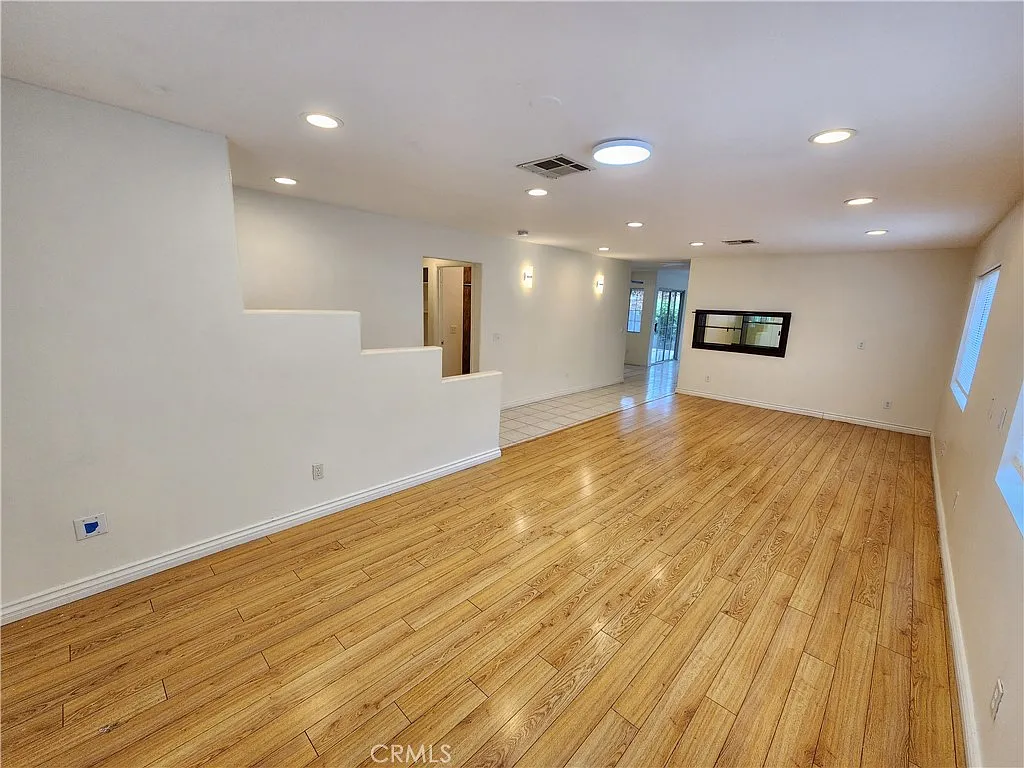 Building Photo - 14012 Sayre St