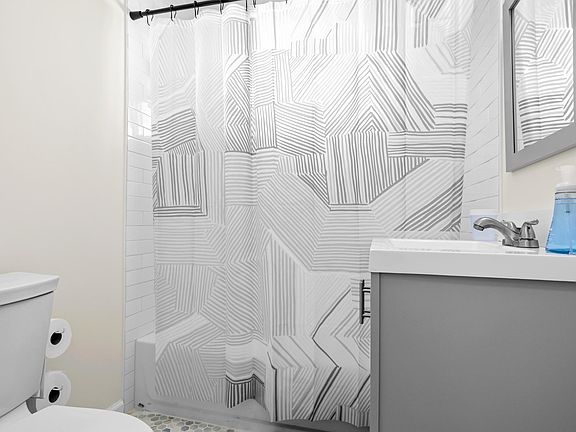 4th image of 3116 McGee St #3